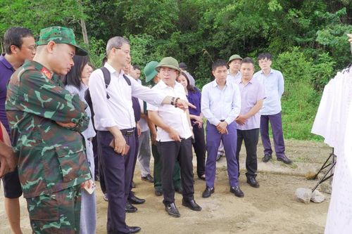 Đoàn công tác liên Bộ khảo sát khu vực dự kiến mở lối thông quan Bản Khoòng, xã Lý Quốc