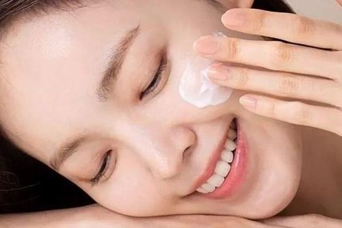 5 món skincare mùa hè nhiều người tưởng không cần nhưng da lại 'xuống cấp' nhanh nếu thiếu
