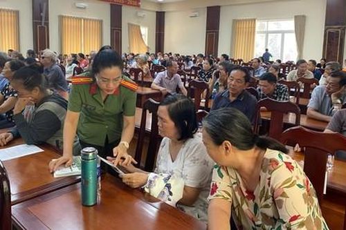 Công an phường Bà Rịa tuyên truyền phòng, chống ma túy, tội phạm cho hơn 100 cơ sở kinh doanh