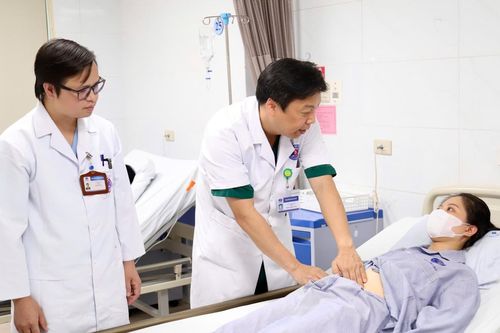Hà Nội nóng trên 40 độ C, bệnh viện mở cửa đón bệnh nhân từ 5h sáng