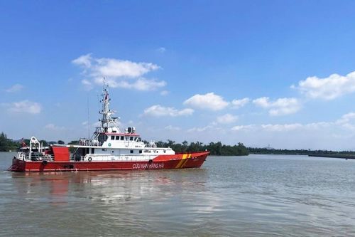 Tàu cá chở 11 người nghi bị sóng đánh chìm ở Hải Phòng, 2 người mất tích