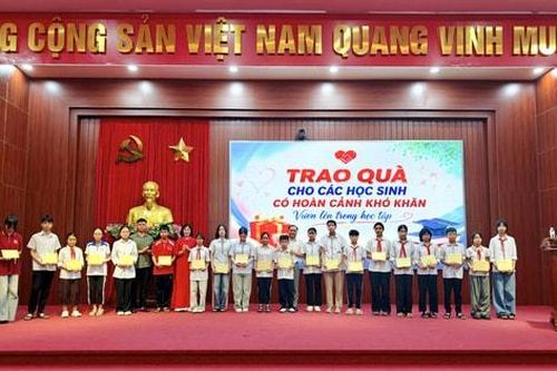 Lan tỏa phong trào hiếu học, tôn vinh những 'hạt giống' xuất sắc tại xã Phú Xuyên