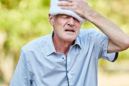 Phòng say nắng, sốc nhiệt: Khuyến cáo người dân tránh ra đường khung giờ này