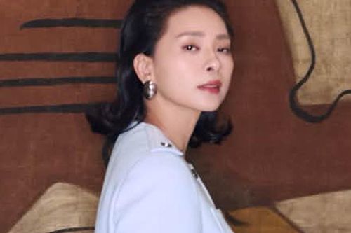 Ngô Thanh Vân diện cả 'cây' đồ hiệu đắt giá gây chú ý ở Hàn Quốc