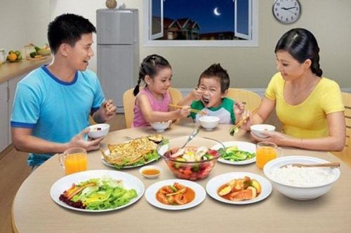 Tăng sức đề kháng cho trẻ trong ngày hè bằng bữa ăn hàng ngày