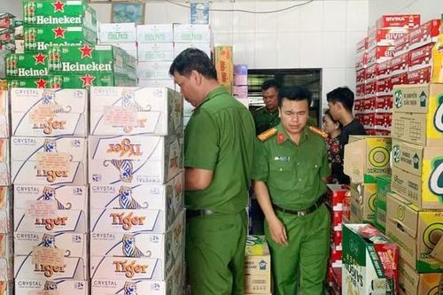 Công an truy xét nhóm trộm lấy 200 thùng bia, nước ngọt mang đi tiêu thụ