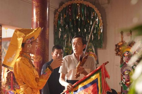 NSƯT Hoài Linh và NSƯT Hạnh Thúy trở lại trong phim điện ảnh 'Người được chọn'