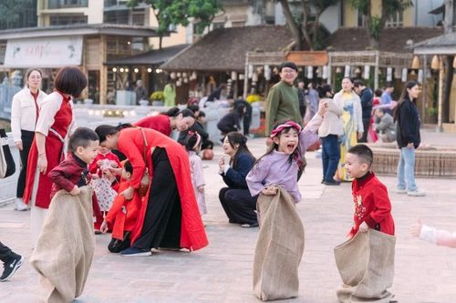 'Một ngày rong chơi' tại Văn Miếu - Quốc Tử Giám