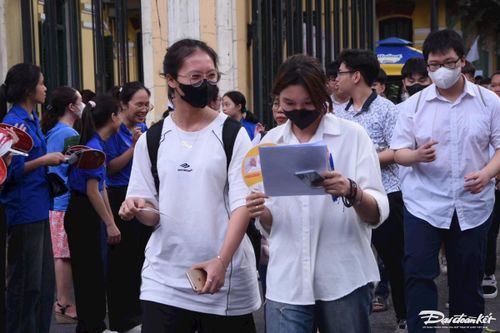 Bảo vệ sức khỏe sĩ tử trong những ngày nắng nóng cực đoan