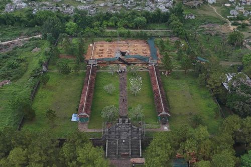 Bên trong di tích Văn Miếu Huế đang được trùng tu với kinh phí 132 tỷ đồng