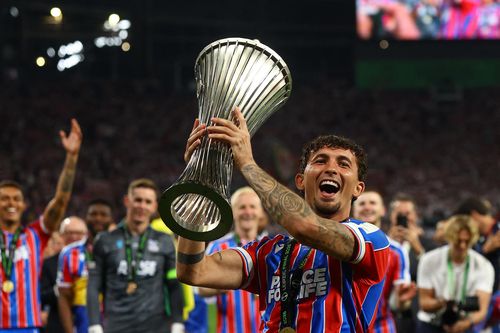 Premier League bội thu tiền thưởng