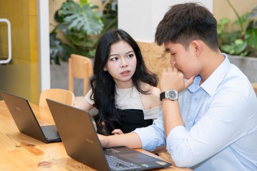 Hà Nội nắng gắt hơn 40 độ C, dân công sở dễ bị 'mù não'