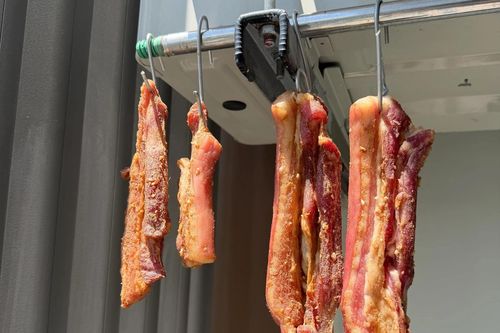 Làm thịt một nắng ở ban công: Chuyên gia cảnh báo điều ít ai biết