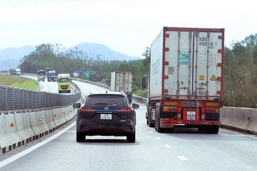 Rà soát lộ trình nâng cấp các tuyến đường bộ cao tốc đầu tư theo quy mô phân kỳ