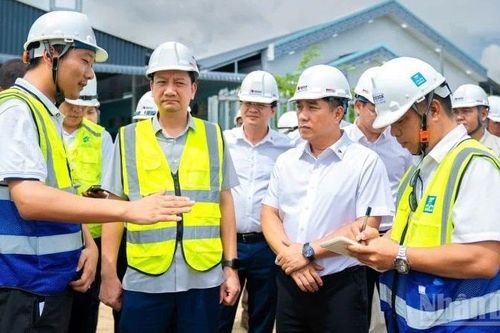 Gỡ 'đường găng' mặt bằng, vật liệu dự án đường cao tốc về miền tây
