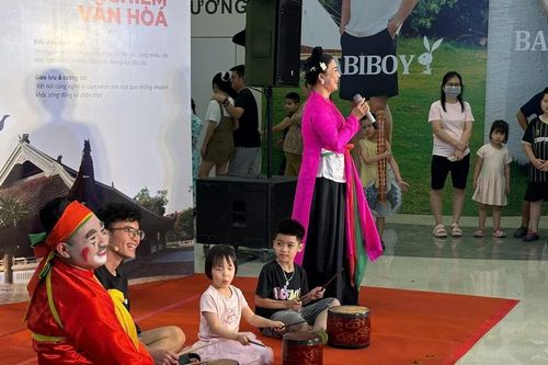 Xem hát chèo, múa rối giữa nhịp sống đô thị