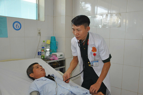 Tận tụy cứu chữa người bệnh