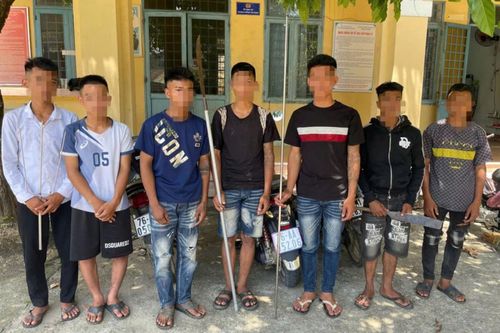 'Báo làng' choảng nhau