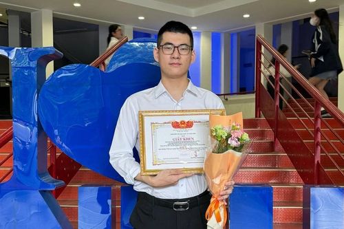 Nam sinh NEU tốt nghiệp sớm với GPA 4.0: 'Mọi người thường chỉ nhìn vào thành tích mà quên đi những thất bại'