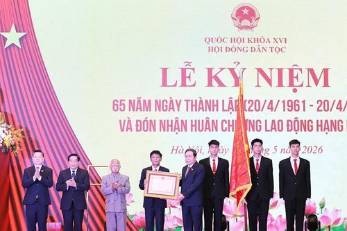 Hội đồng Dân tộc của Quốc hội kỷ niệm 65 năm thành lập và đón nhận Huân chương Lao động hạng nhất