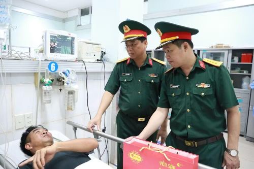 Hải Phòng đưa các thuyền viên tàu gặp nạn trên biển về bờ an toàn