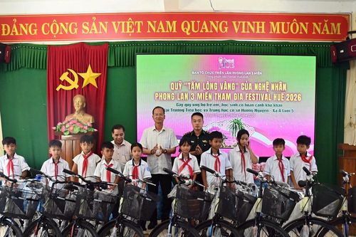 Trao tặng nhiều suất quà ý nghĩa cho học sinh vùng biên giới