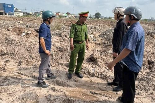 Đồng Nai bắt quả tang nhóm người đổ trái phép gần 12.000 m3 chất thải