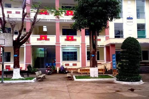 Công an điều tra vụ giấu rìu trong balo mang lên lớp đánh bạn học