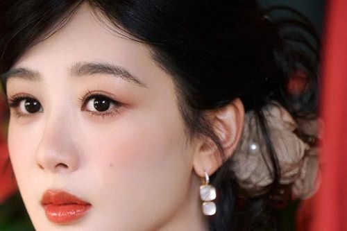 3 ngôi sao trở thành trò cười vì giải Bạch Ngọc Lan