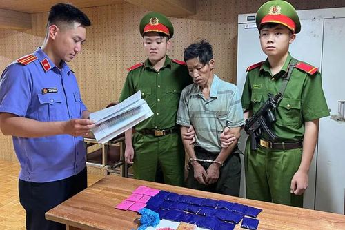 Bắt giữ đối tượng mua bán hơn 5.800 viên hồng phiến ở Sơn La