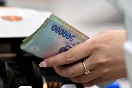 Cách tra cứu nợ thuế để tránh bị hoãn xuất cảnh khi đã ra sân bay