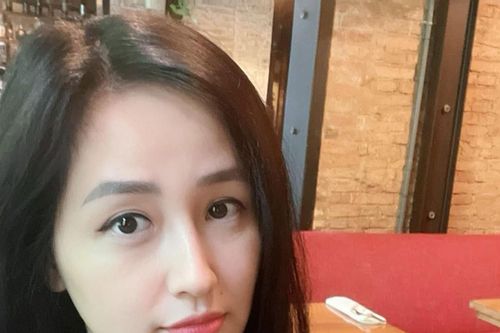 Quyền Linh và con gái vừa làm vườn vừa nhảy, Mai Phương Thúy được khen đáng yêu