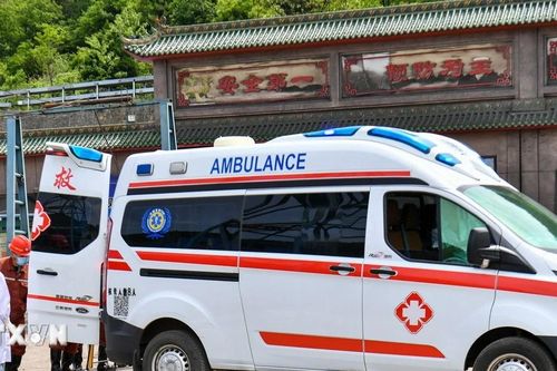 Xe khách đâm xe tải khiến 13 người thiệt mạng tại Trung Quốc
