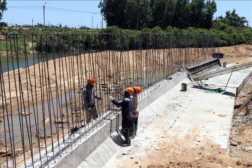 Điều chỉnh thời gian làm việc hợp lý giúp công nhân tránh nắng nóng gay gắt