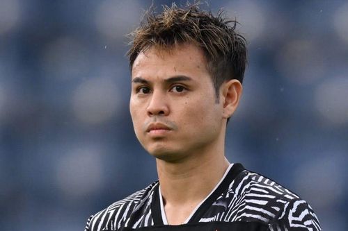 Đội trưởng Thái Lan Theerathon tiếp tục bỏ xa Ronaldo