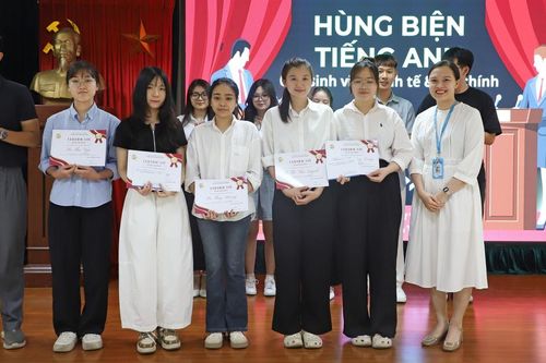 Sinh viên Học viện Phụ nữ Việt Nam thi hùng biện tiếng Anh