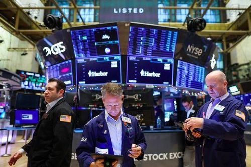 Dow Jones lập đỉnh mới khi Iran cam kết mở cửa eo biển Hormuz