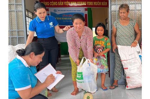 Đổi rác lấy quà