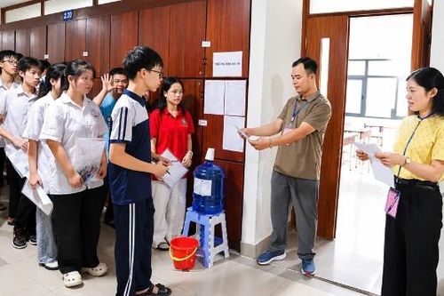 Hôm nay, gần 3 nghìn thí sinh dự thi vào lớp 10 chuyên tỉnh Bắc Ninh