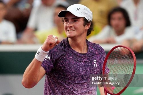 Ngược dòng sau 5 set tại Roland Garros, Joao Fonseca hẹn đấu Novak Djokovic ở vòng 3