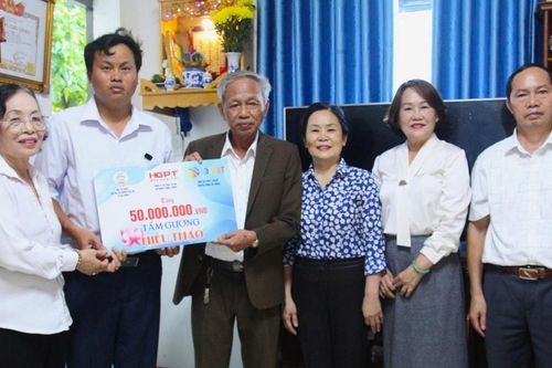 Tiếp thêm động lực cho 'Tấm gương hiếu thảo'