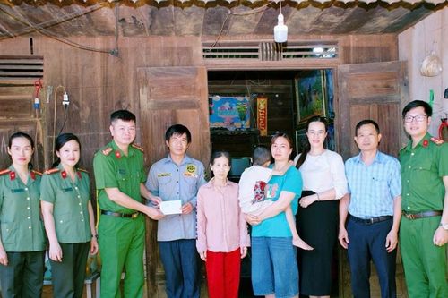 Công an xã cụ thể hóa thi đua 'Ba nhất'