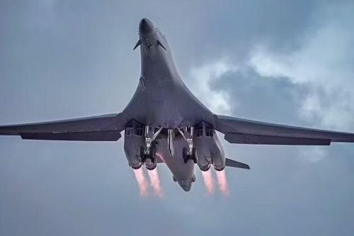 Mỹ dự kiến khôi phục khả năng mang vũ khí hạt nhân cho oanh tạc cơ B-1B Lancer
