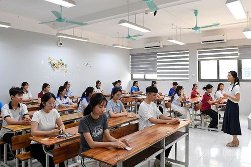 Trên 1.600 thí sinh thi vào lớp 10 Trường THPT Chuyên Tuyên Quang và THPT Chuyên Hà Giang
