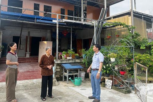 Làm tầng hai, dựng gác xép phòng chống lũ