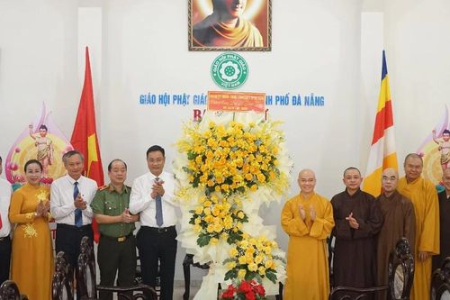 Đà Nẵng: Lãnh đạo thành phố thăm, chúc mừng Ban Trị sự nhân Đại lễ Phật đản Phật lịch 2570