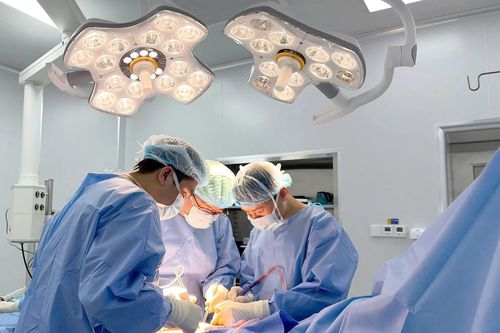 Vinmec Nha Trang trả lại 2 cm chân bị lệch cho nữ du khách Nga nhờ kỹ thuật thay khớp háng được 'may đo' bằng công nghệ in 3D