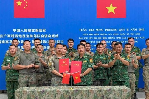 Đồn Biên phòng Cửa khẩu Quốc tế Trà Lĩnh và Trạm Hội ngộ hội đàm Bộ đội Biên phòng địa khu Tịnh Tây (Trung Quốc) tuần tra song phương khu vực biên giới