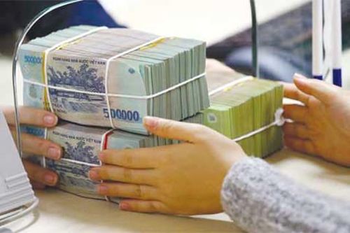 Tiền gửi dân cư lập đỉnh mới, vượt xa tiền gửi tổ chức