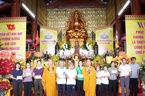 Bát Tràng: Lan tỏa tinh thần từ bi, nhân ái mùa Phật đản
